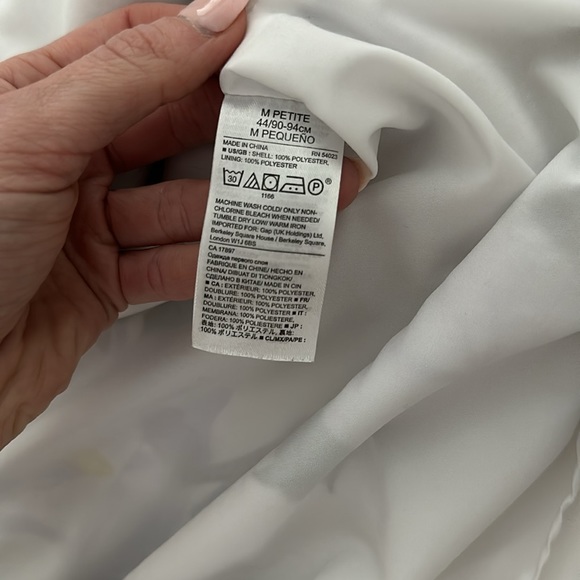 ✨ CLEAR OUT SALE ✨ Banana Republic Sleeveless Floral Blouse - Picture 8 of 8